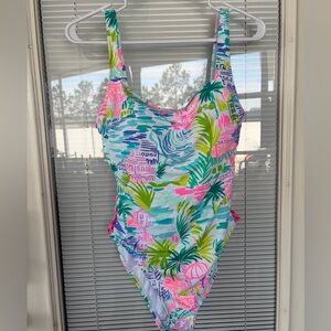 Like New ~ Lilly Pulitzer Tropical Print “Muti Private Island” One Piece Size 10